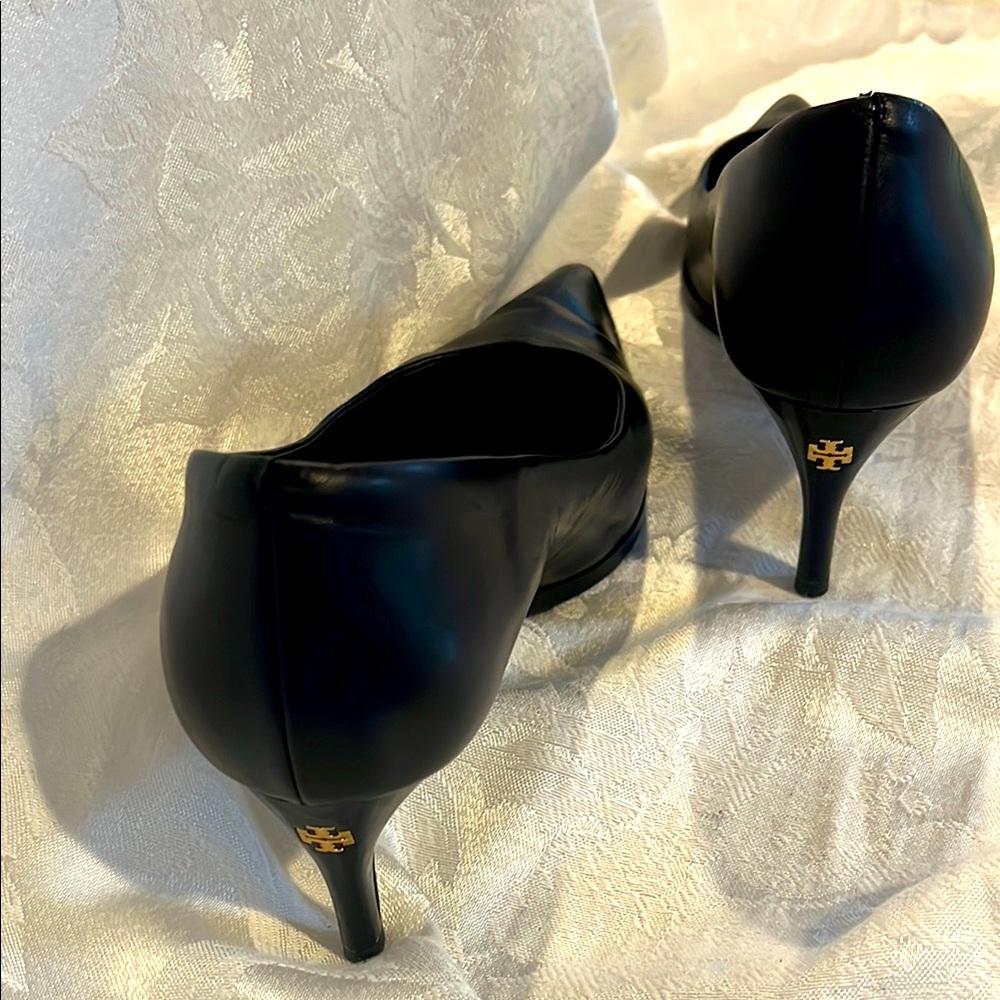 TORY BURCH BLACK LEATHER 3” PUMPS IN SIZE 7.5